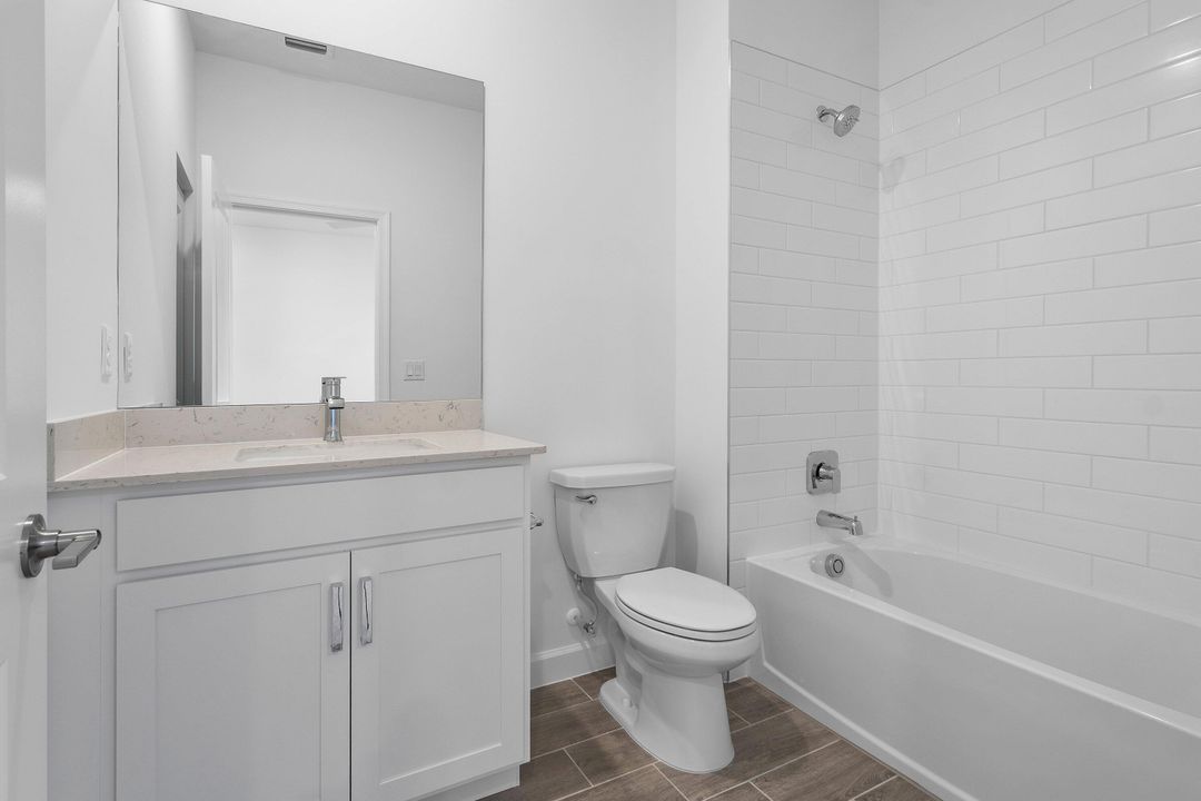 出租: $7,300 (5 贝兹, 3 浴室, 3325 平方英尺)