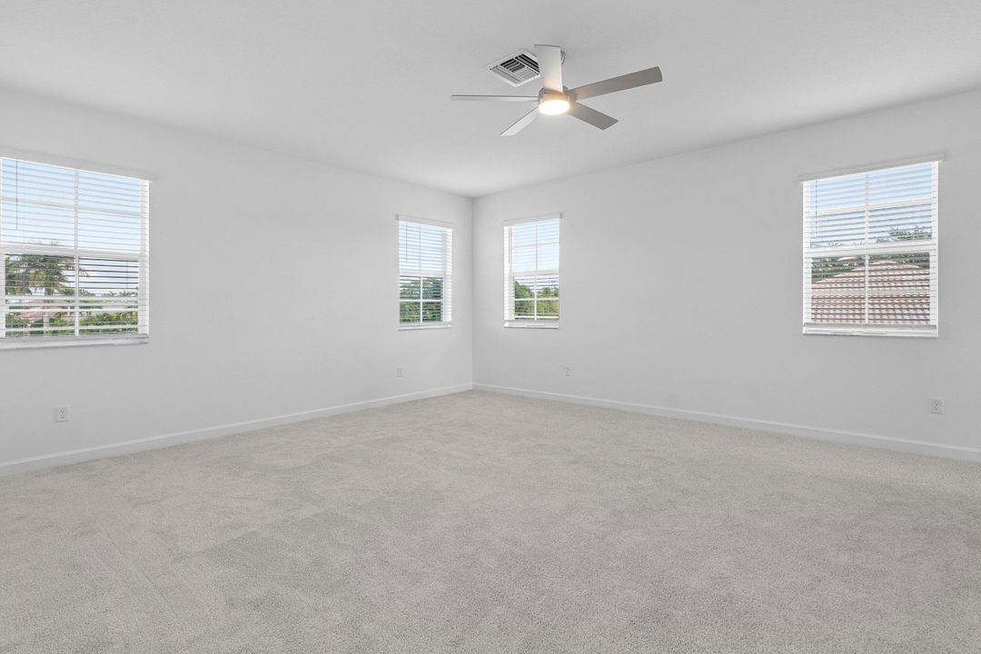 出租: $7,300 (5 贝兹, 3 浴室, 3325 平方英尺)