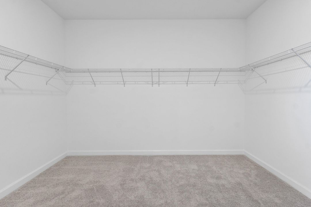 出租: $7,300 (5 贝兹, 3 浴室, 3325 平方英尺)