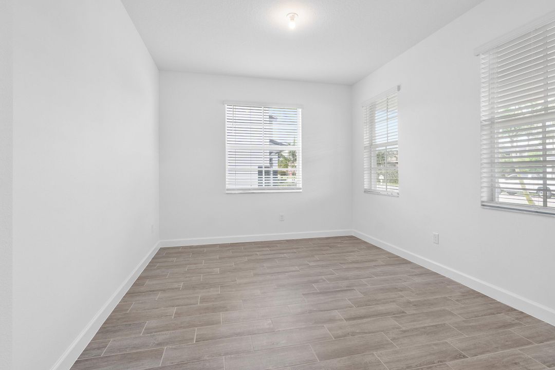 出租: $7,300 (5 贝兹, 3 浴室, 3325 平方英尺)