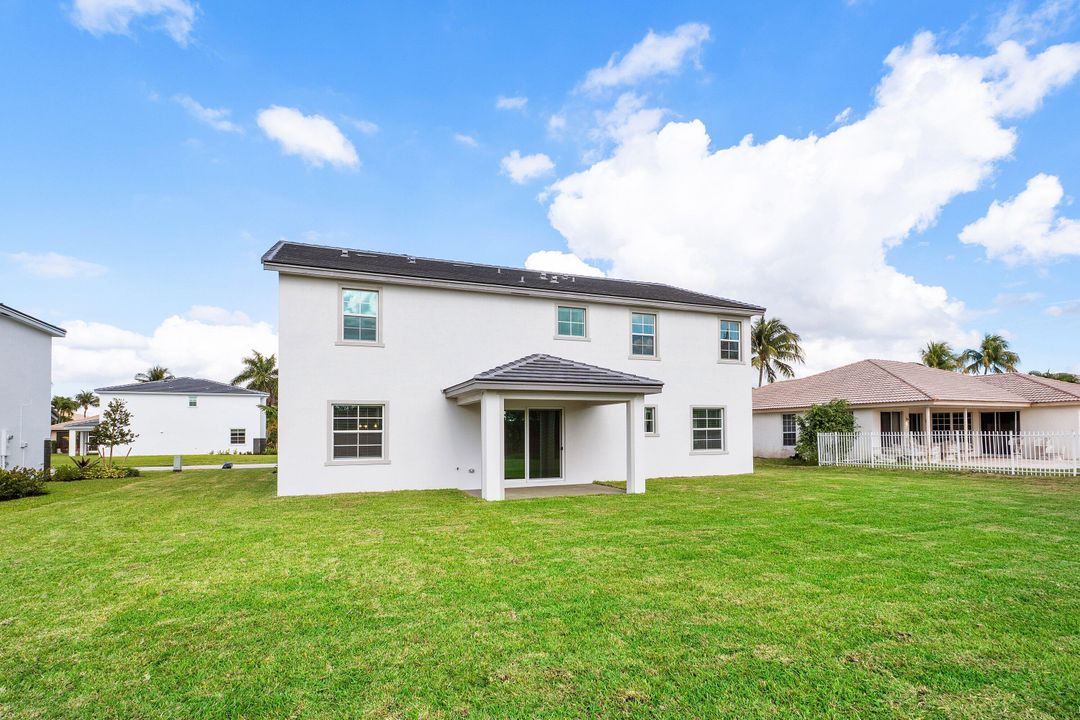 出租: $7,300 (5 贝兹, 3 浴室, 3325 平方英尺)