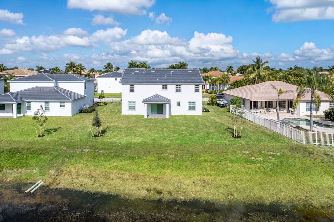 出租: $7,300 (5 贝兹, 3 浴室, 3325 平方英尺)