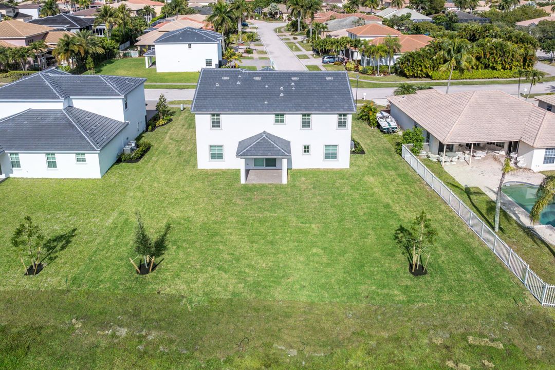 出租: $7,300 (5 贝兹, 3 浴室, 3325 平方英尺)