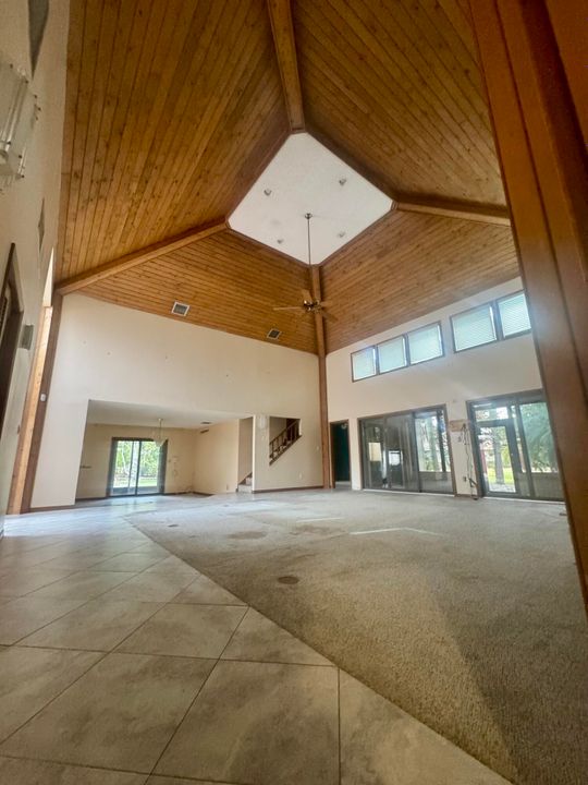 En Venta: $369,000 (3 camas, 3 baños, 2255 Pies cuadrados)