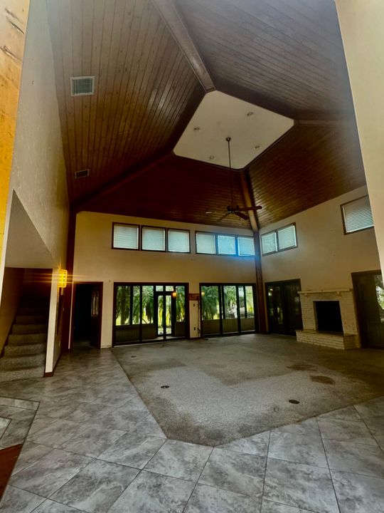 En Venta: $369,000 (3 camas, 3 baños, 2255 Pies cuadrados)