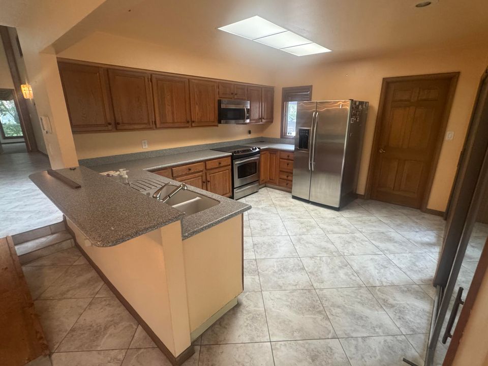 En Venta: $369,000 (3 camas, 3 baños, 2255 Pies cuadrados)