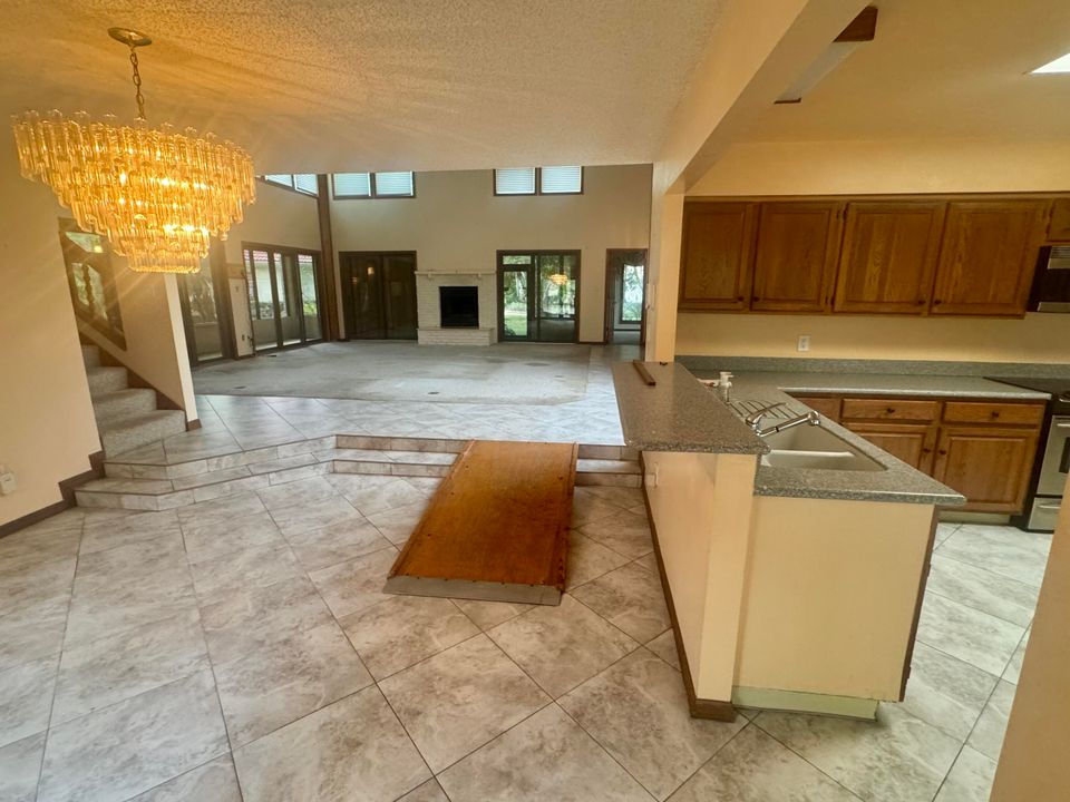 En Venta: $369,000 (3 camas, 3 baños, 2255 Pies cuadrados)