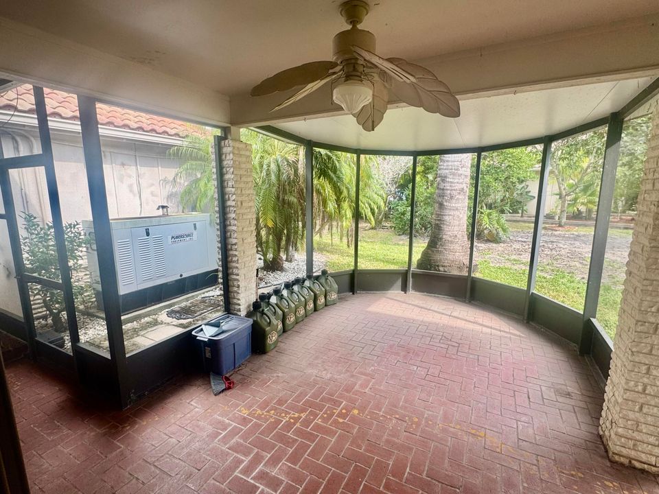 En Venta: $369,000 (3 camas, 3 baños, 2255 Pies cuadrados)