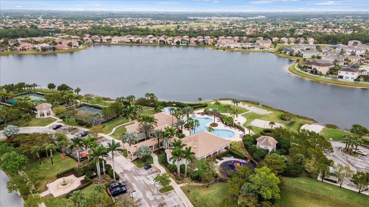 待售: $379,000 (3 贝兹, 2 浴室, 2429 平方英尺)