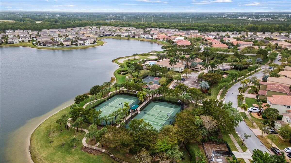 待售: $379,000 (3 贝兹, 2 浴室, 2429 平方英尺)