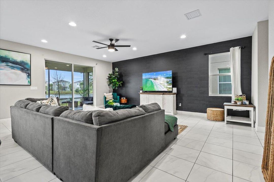 待售: $379,000 (3 贝兹, 2 浴室, 2429 平方英尺)