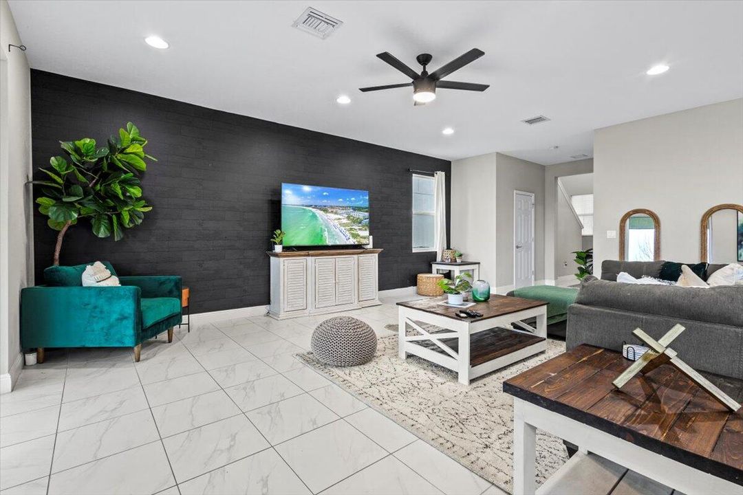 待售: $379,000 (3 贝兹, 2 浴室, 2429 平方英尺)