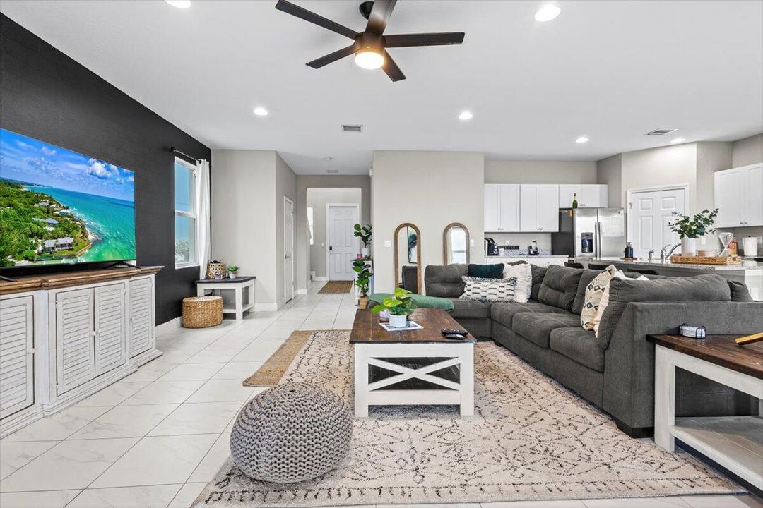 待售: $379,000 (3 贝兹, 2 浴室, 2429 平方英尺)