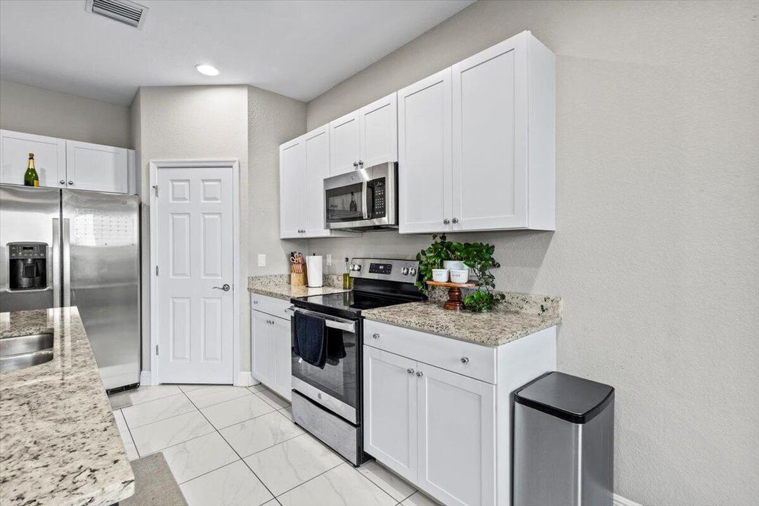 待售: $379,000 (3 贝兹, 2 浴室, 2429 平方英尺)