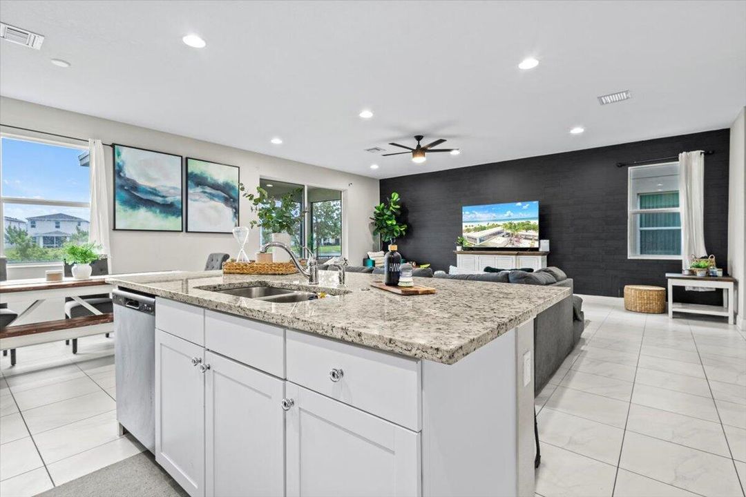 待售: $379,000 (3 贝兹, 2 浴室, 2429 平方英尺)