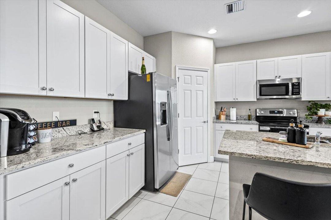 待售: $379,000 (3 贝兹, 2 浴室, 2429 平方英尺)