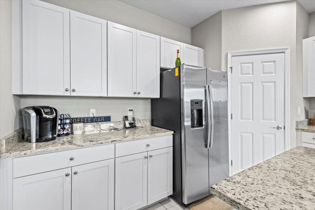 待售: $379,000 (3 贝兹, 2 浴室, 2429 平方英尺)