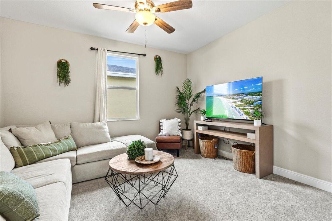 待售: $379,000 (3 贝兹, 2 浴室, 2429 平方英尺)