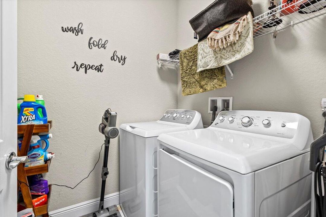 待售: $379,000 (3 贝兹, 2 浴室, 2429 平方英尺)