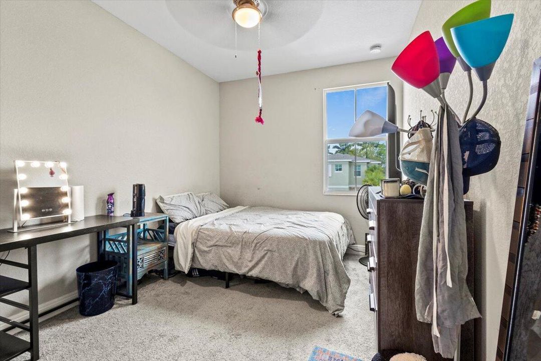 待售: $379,000 (3 贝兹, 2 浴室, 2429 平方英尺)