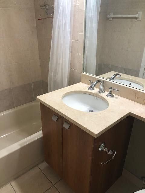 For Rent: $2,100 (1 beds, 1 baths, 696 Square Feet)