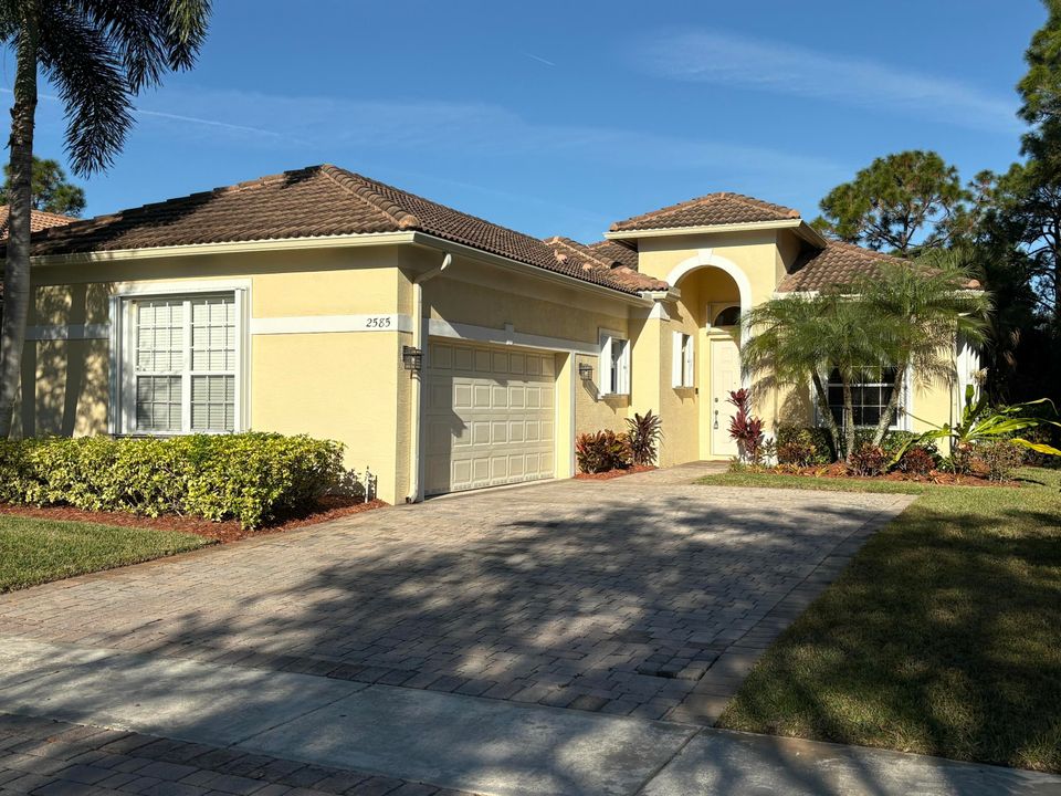 For Sale: $595,999 (3 beds, 2 baths, 1972 Square Feet)