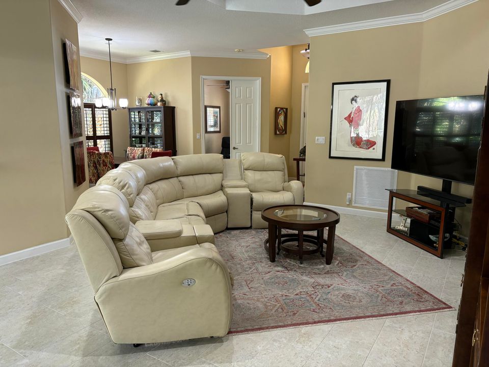 For Sale: $595,999 (3 beds, 2 baths, 1972 Square Feet)