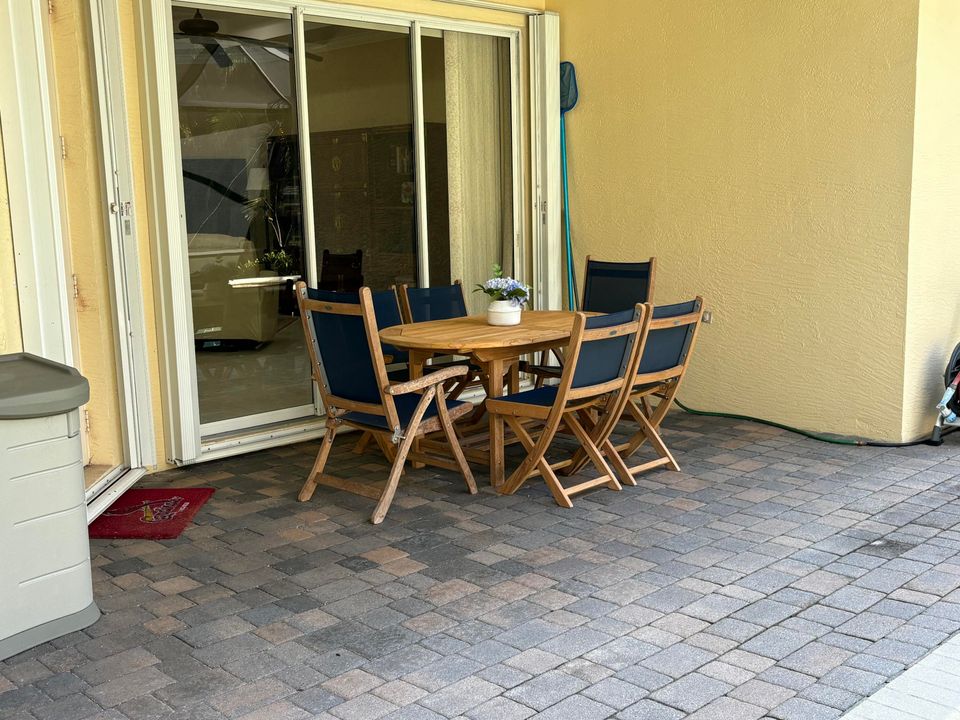 For Sale: $595,999 (3 beds, 2 baths, 1972 Square Feet)