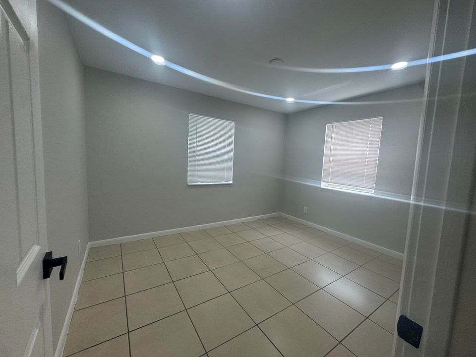 В аренду: $2,750 (3 спален, 1 ванн, 856 Квадратных фут)