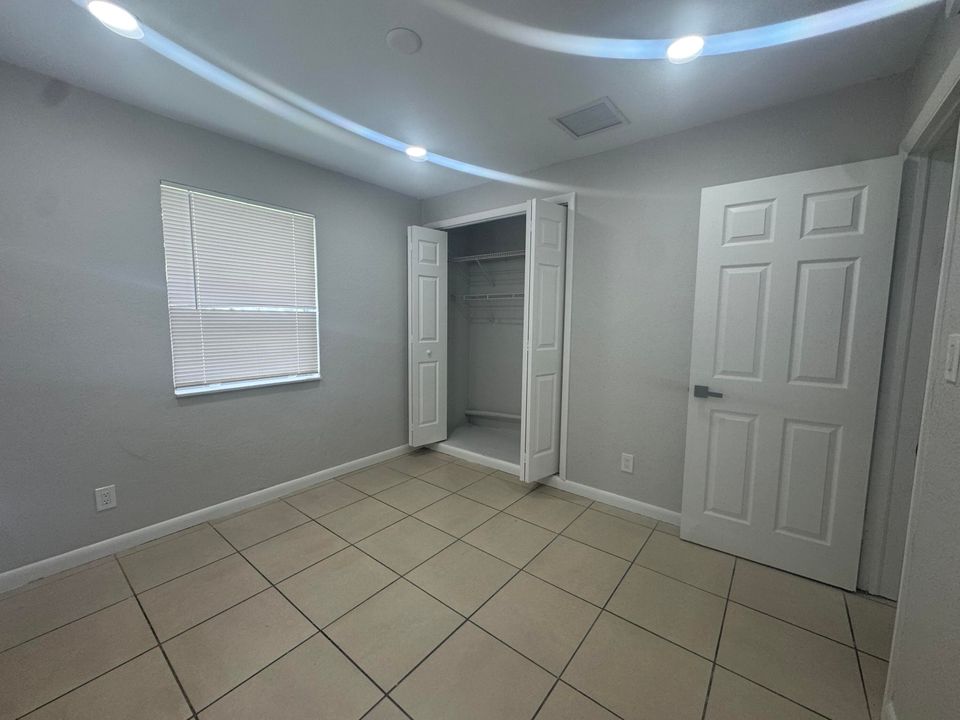 В аренду: $2,750 (3 спален, 1 ванн, 856 Квадратных фут)