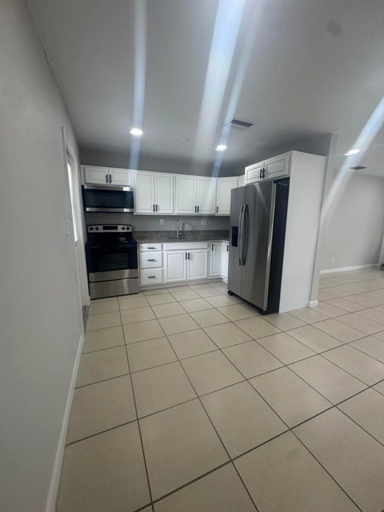 В аренду: $2,750 (3 спален, 1 ванн, 856 Квадратных фут)