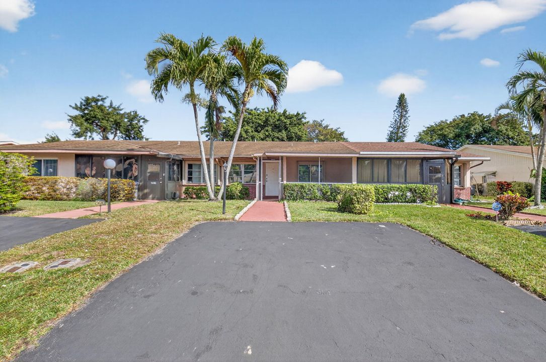 For Sale: $214,900 (2 beds, 2 baths, 1200 Square Feet)