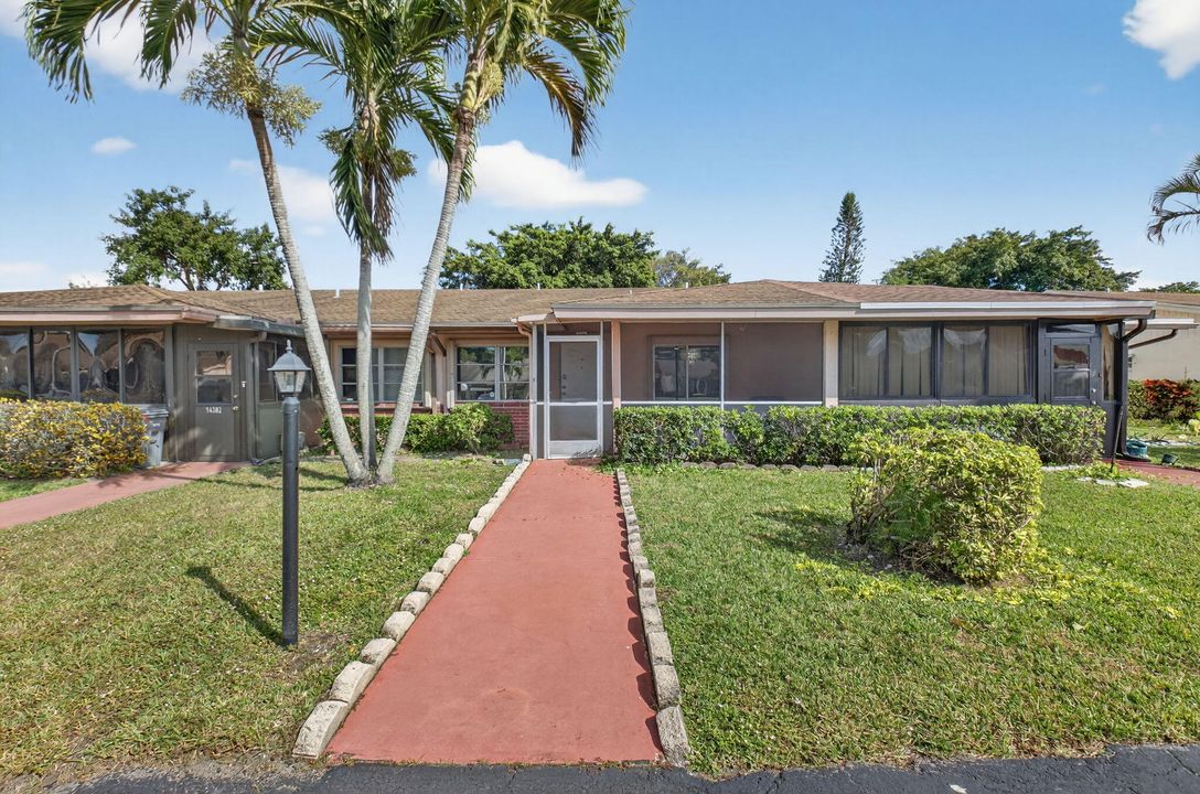 For Sale: $214,900 (2 beds, 2 baths, 1200 Square Feet)