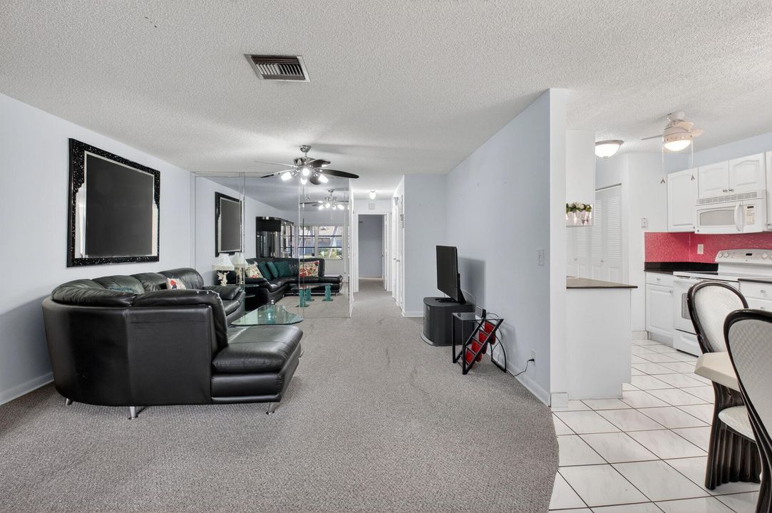 For Sale: $214,900 (2 beds, 2 baths, 1200 Square Feet)