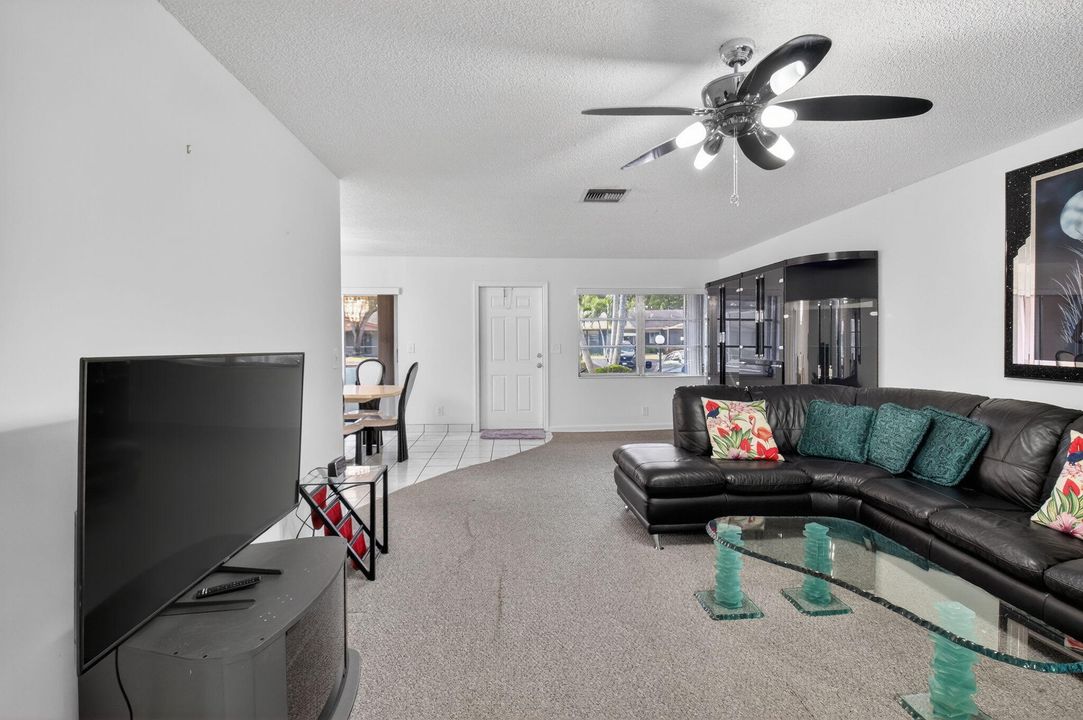 For Sale: $214,900 (2 beds, 2 baths, 1200 Square Feet)