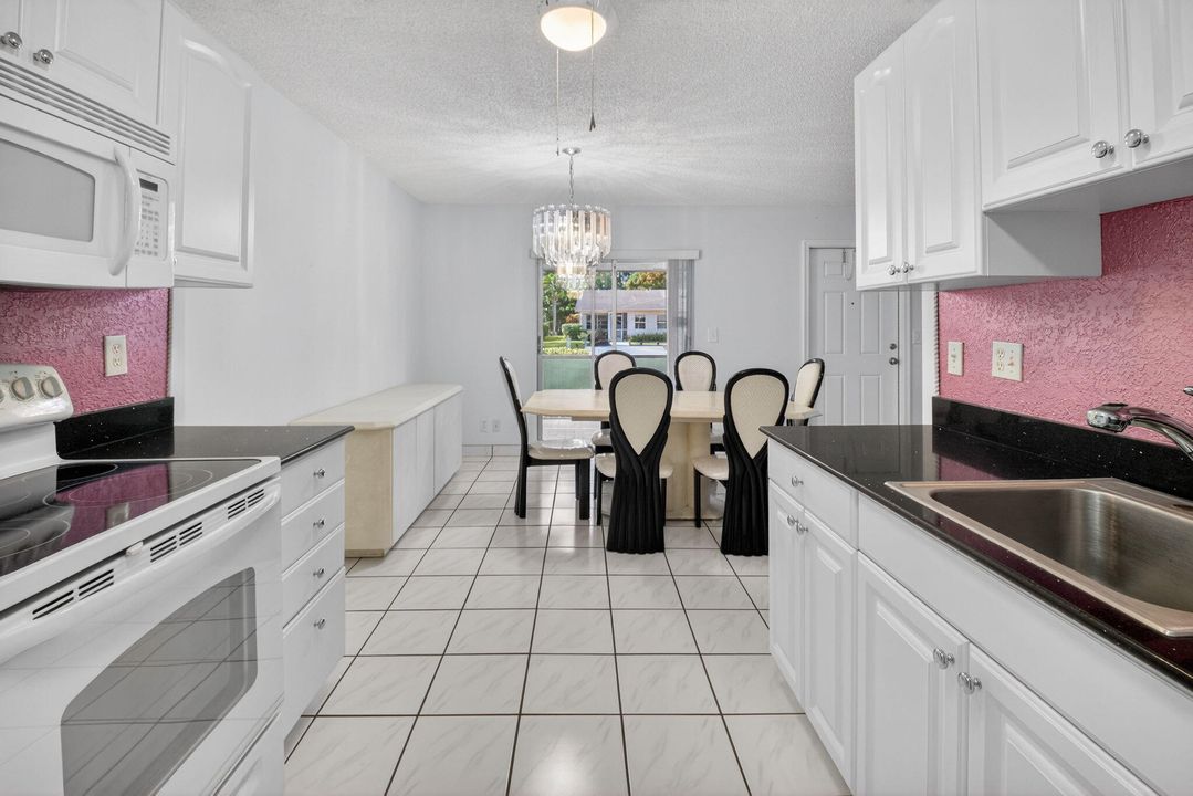 For Sale: $214,900 (2 beds, 2 baths, 1200 Square Feet)