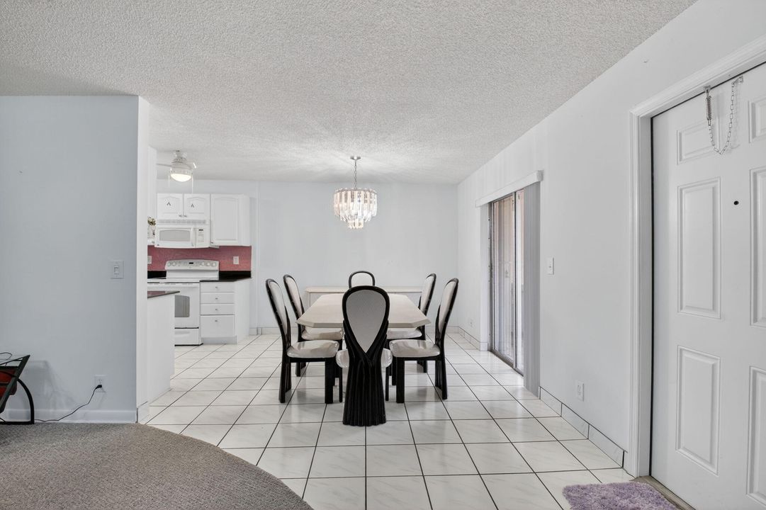 For Sale: $214,900 (2 beds, 2 baths, 1200 Square Feet)