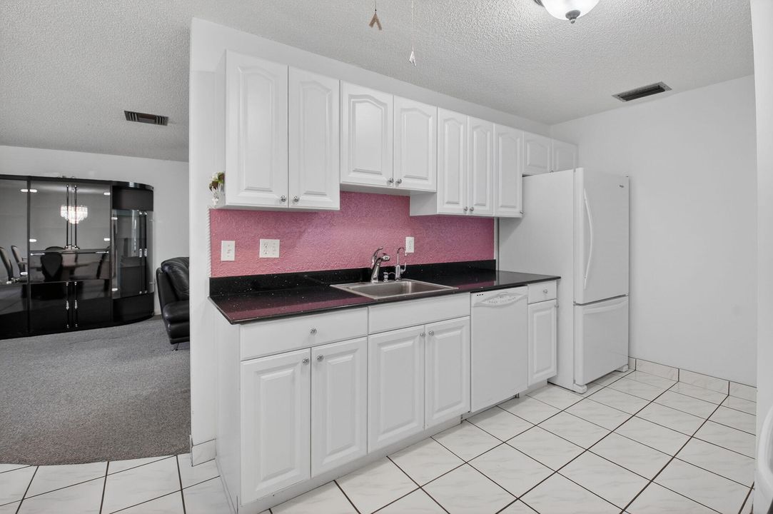 For Sale: $214,900 (2 beds, 2 baths, 1200 Square Feet)
