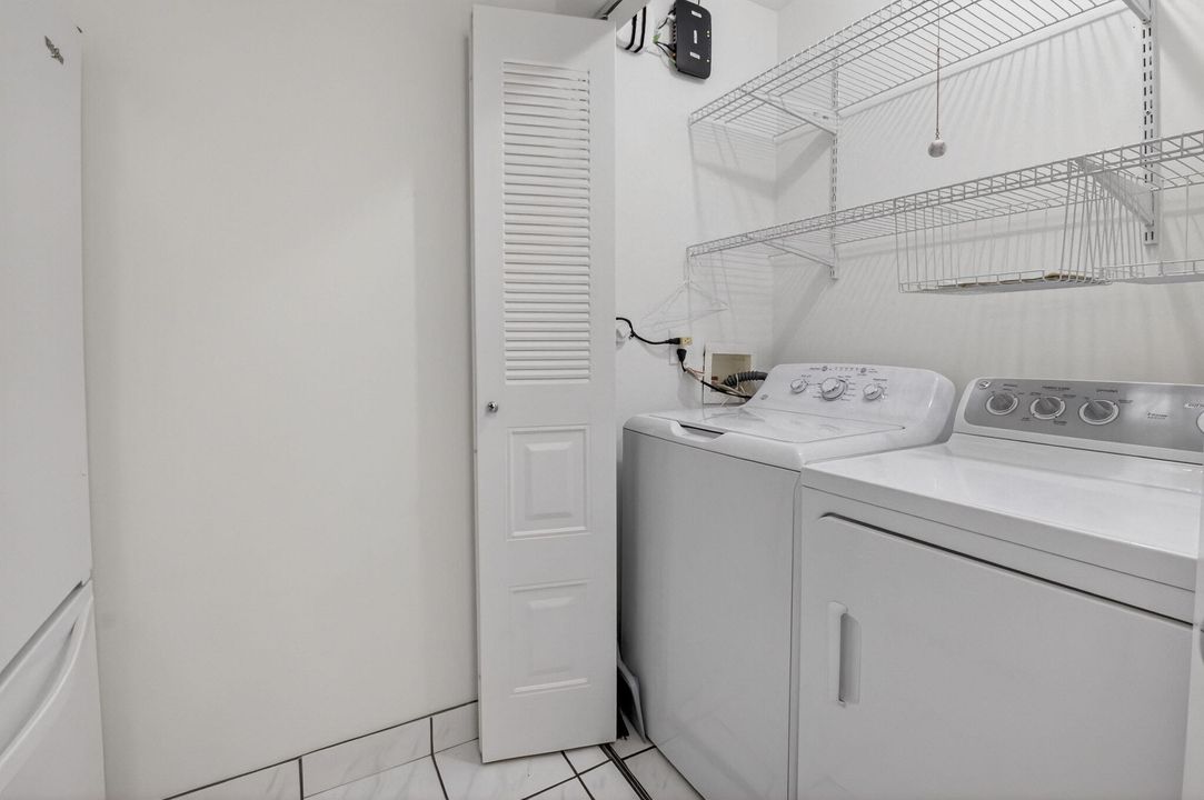 For Sale: $214,900 (2 beds, 2 baths, 1200 Square Feet)