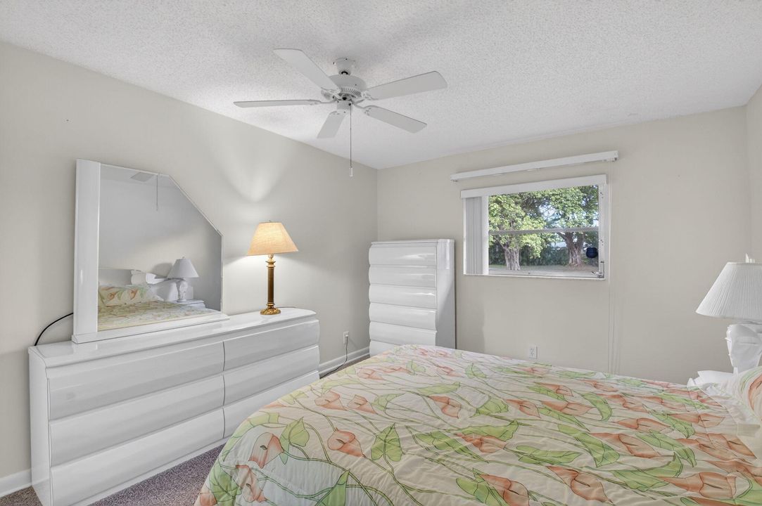 For Sale: $214,900 (2 beds, 2 baths, 1200 Square Feet)