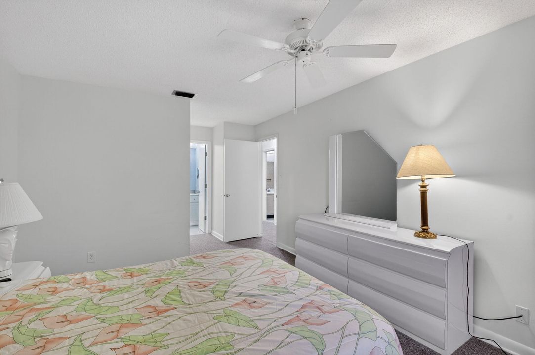 For Sale: $214,900 (2 beds, 2 baths, 1200 Square Feet)