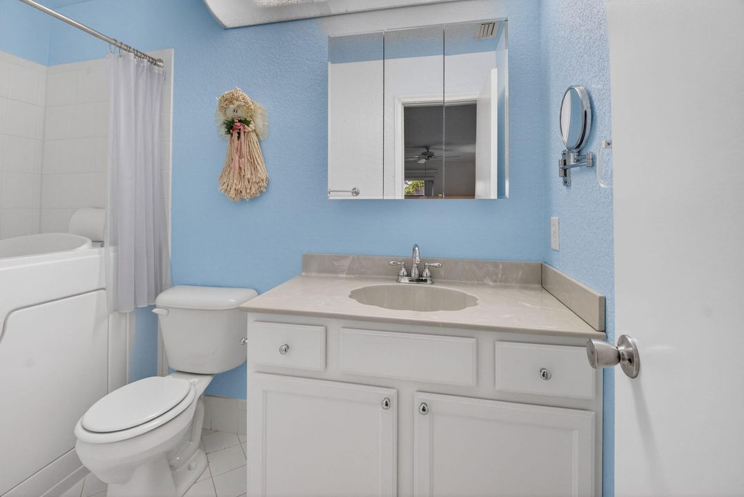 For Sale: $214,900 (2 beds, 2 baths, 1200 Square Feet)