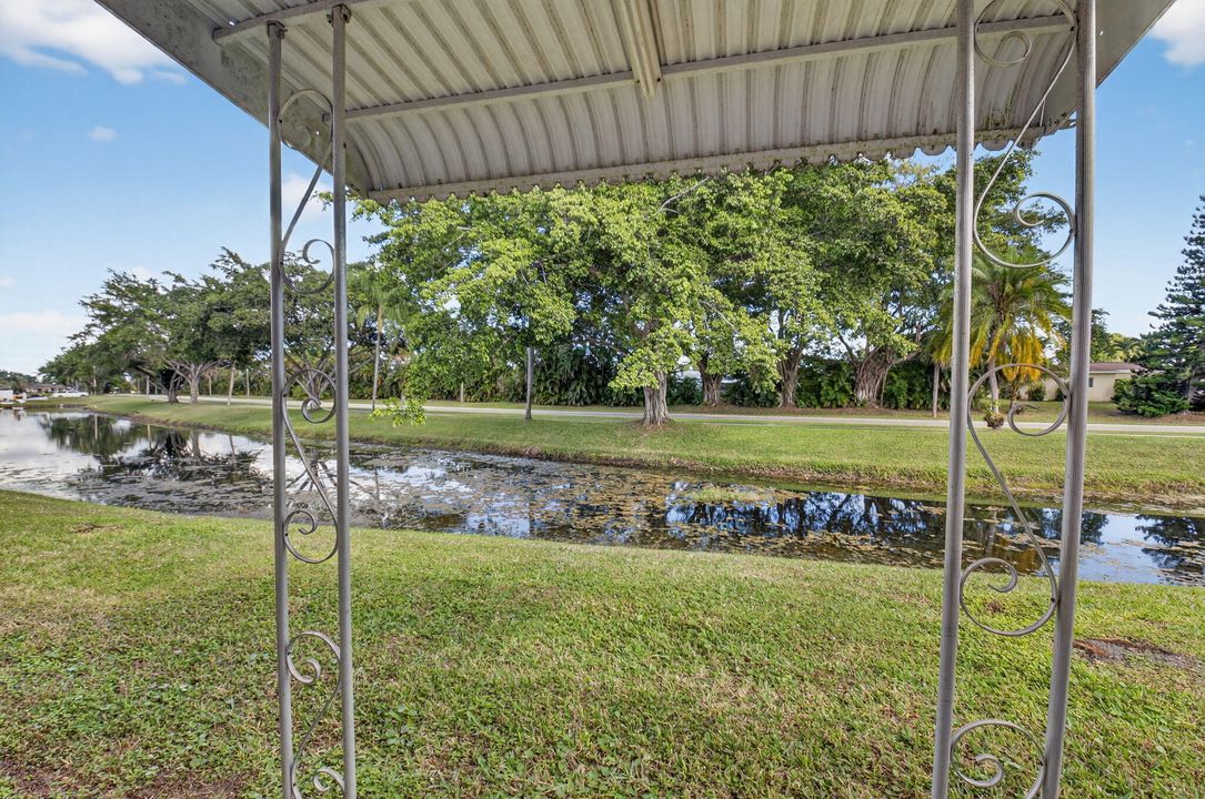 For Sale: $214,900 (2 beds, 2 baths, 1200 Square Feet)