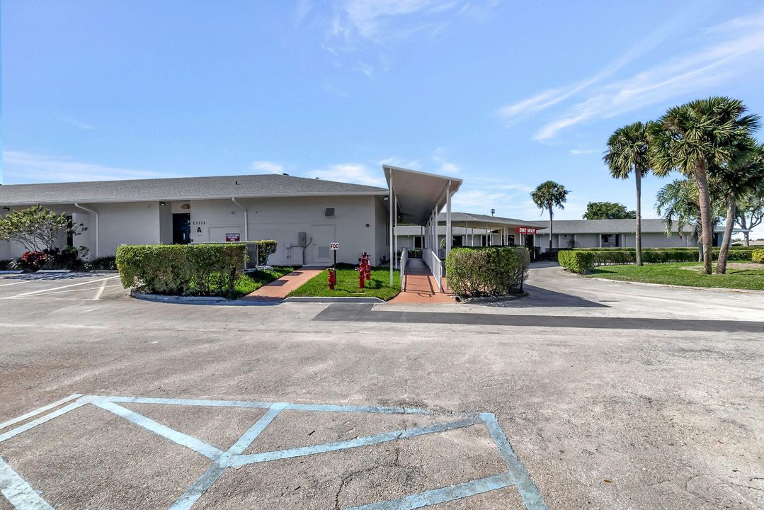 For Sale: $214,900 (2 beds, 2 baths, 1200 Square Feet)