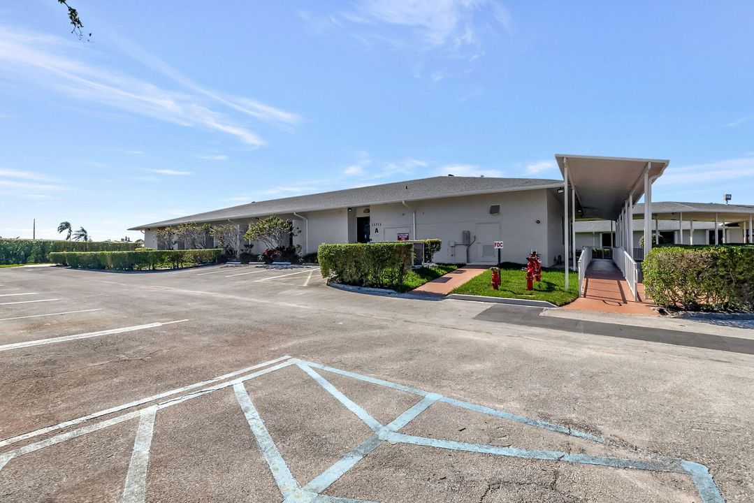 For Sale: $214,900 (2 beds, 2 baths, 1200 Square Feet)