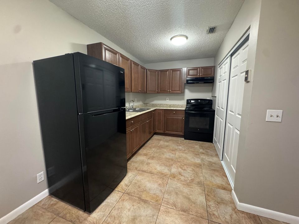 En Renta: $1,900 (2 camas, 1 baños, 2380 Pies cuadrados)