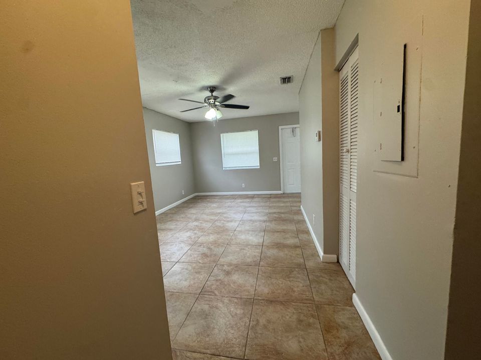 En Renta: $1,900 (2 camas, 1 baños, 2380 Pies cuadrados)