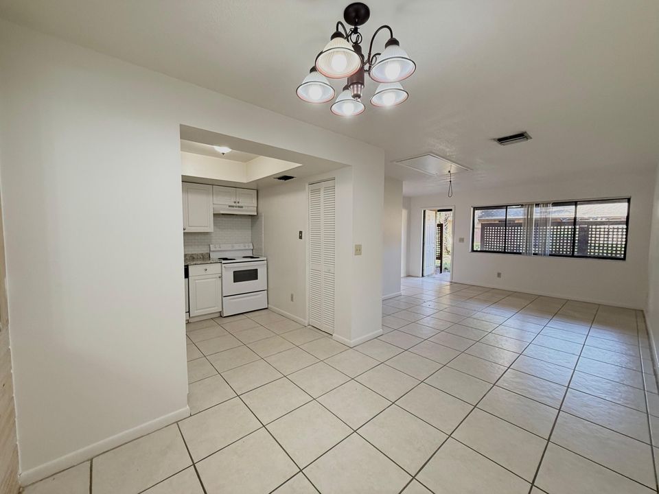 В аренду: $1,975 (2 спален, 2 ванн, 900 Квадратных фут)