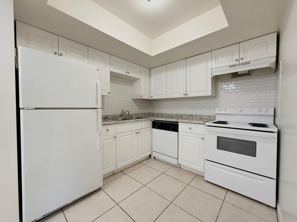 В аренду: $1,975 (2 спален, 2 ванн, 900 Квадратных фут)