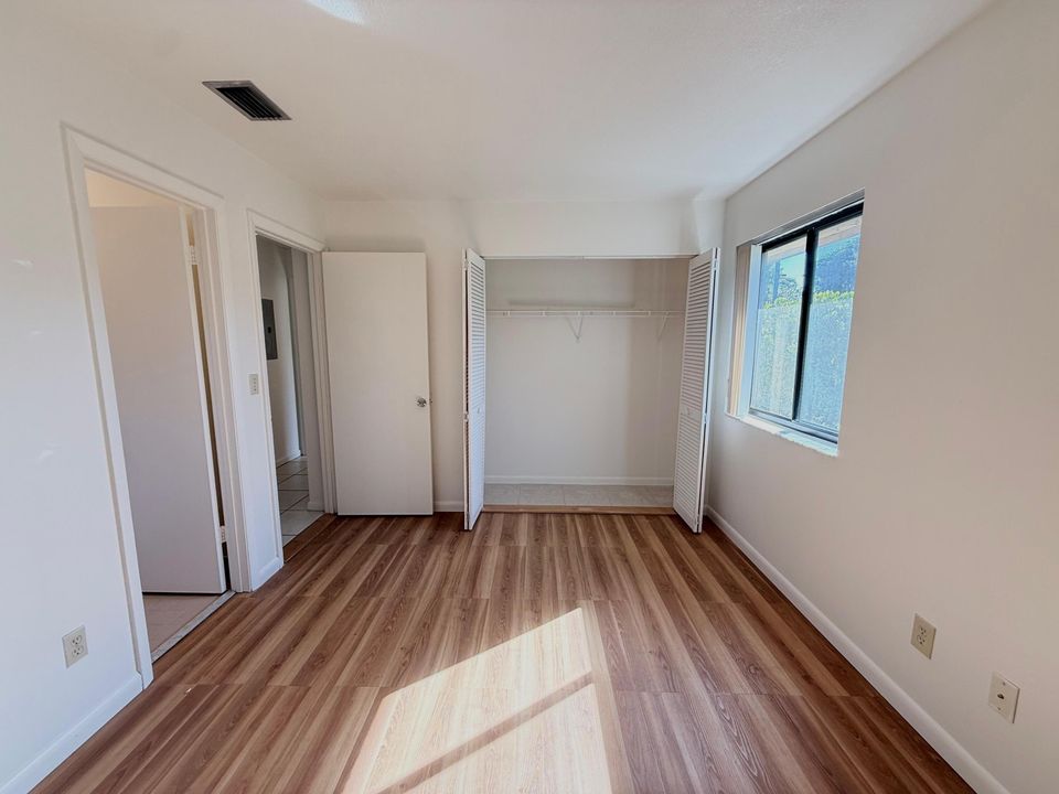 В аренду: $1,975 (2 спален, 2 ванн, 900 Квадратных фут)